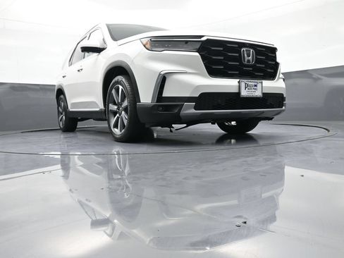 Certified 2025 Honda Pilot Elite image 31