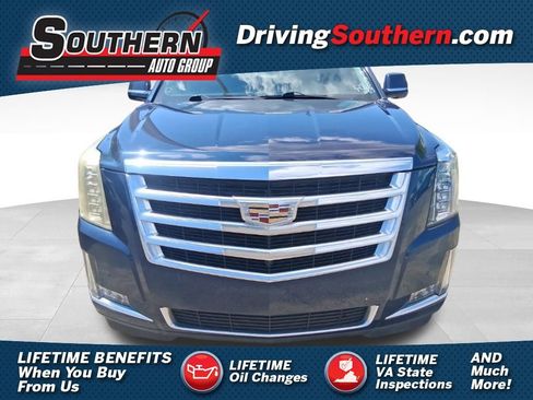Used 2020 Cadillac Escalade ESV Luxury RWD image 1