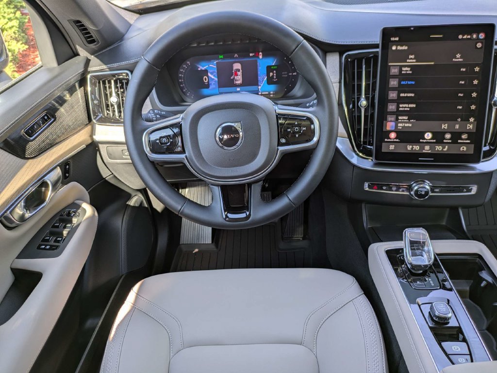 New 2027 Volvo XC90 T8 Plus AWD/4WD image 16