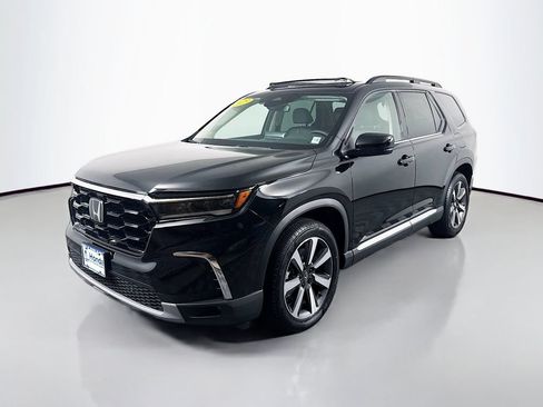 Used 2023 Honda Pilot Touring image 3