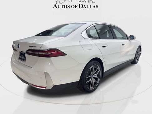 Used 2024 BMW i5 eDrive40i image 6