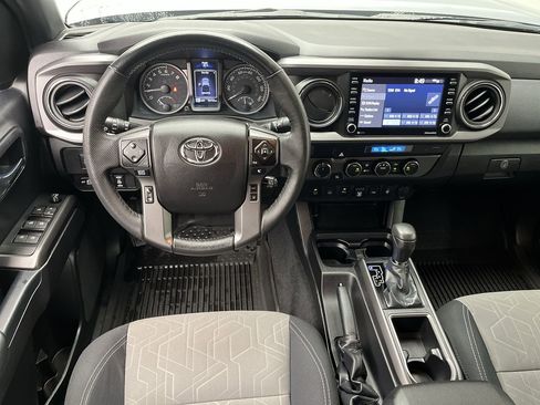 Used 2021 Toyota Tacoma TRD Sport w/ Technology Package image 11