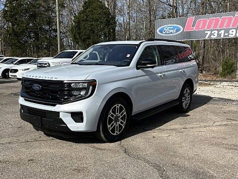 Used 2025 Ford Expedition Active image 3