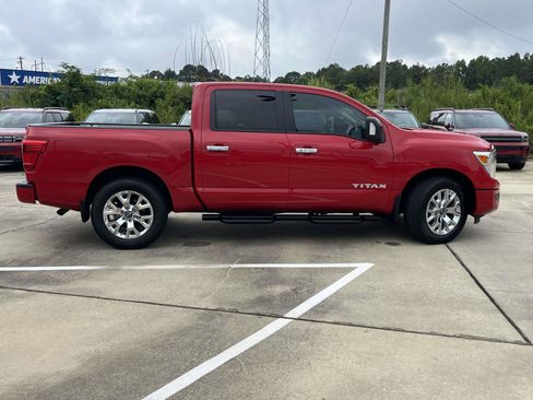 Used 2023 Nissan Titan SV w/ SV Convenience Package RWD image 2