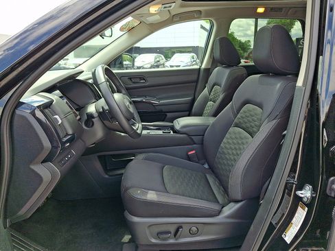 Used 2024 Nissan Pathfinder SV w/ SV Premium Package AWD/4WD image 16