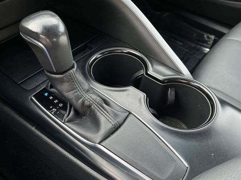 Used 2018 Toyota Camry L image 21