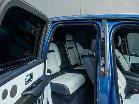 Used 2021 Rolls-Royce Cullinan Black Badge image 46