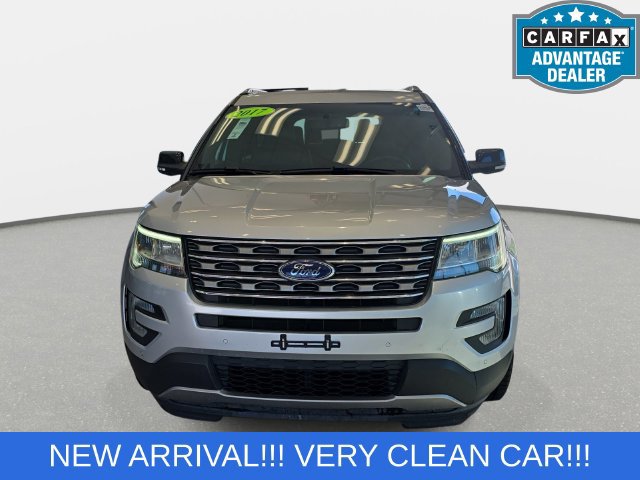 Used 2017 Ford Explorer XLT w/ Equipment Group 202A FWD image 2