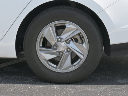 Used 2024 Hyundai Elantra SE FWD image 32