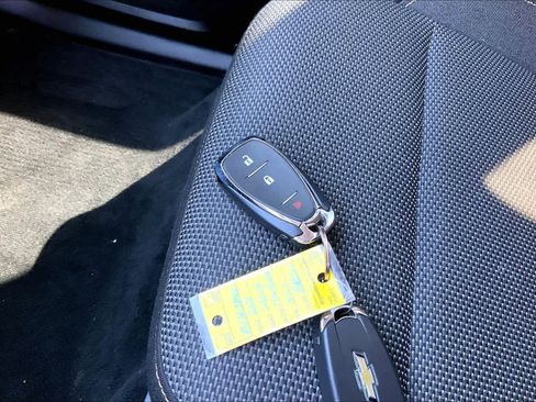 Used 2021 Chevrolet Traverse LS image 15