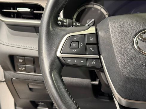 Certified 2022 Toyota Highlander XLE image 26