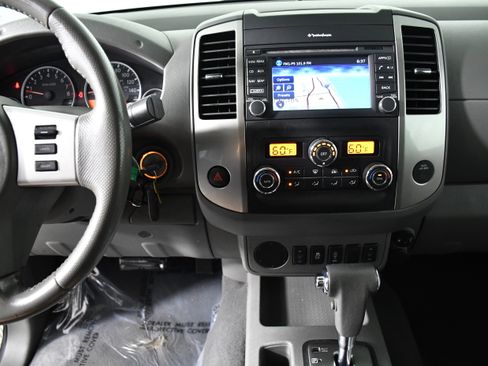 Used 2019 Nissan Frontier SL image 15