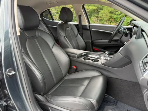 Used 2023 Genesis G70 2.0T RWD image 26