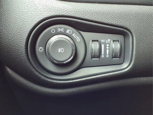 Used 2016 Jeep Renegade Trailhawk AWD/4WD image 17
