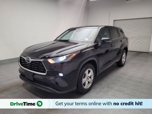 Used 2022 Toyota Highlander LE FWD image 1