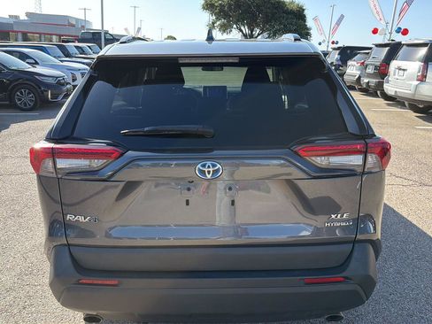 Used 2023 Toyota RAV4 XLE AWD/4WD image 4