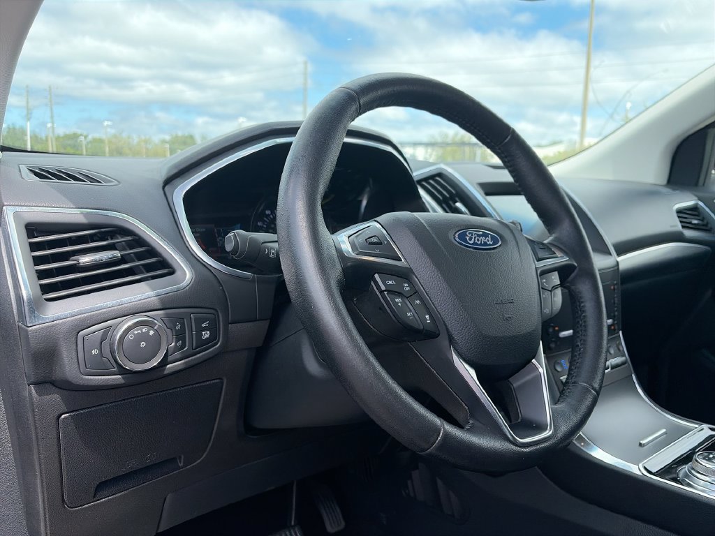 Used 2020 Ford Edge Titanium w/ Equipment Group 301A FWD image 18