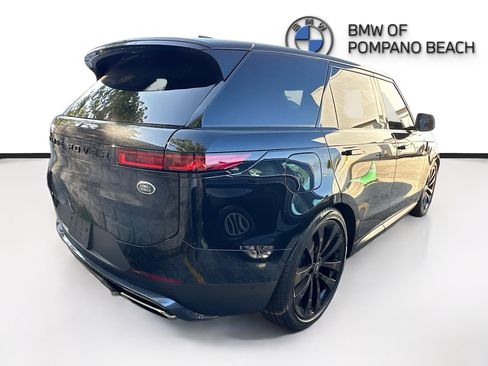 Used 2023 Land Rover Range Rover Sport SE image 4