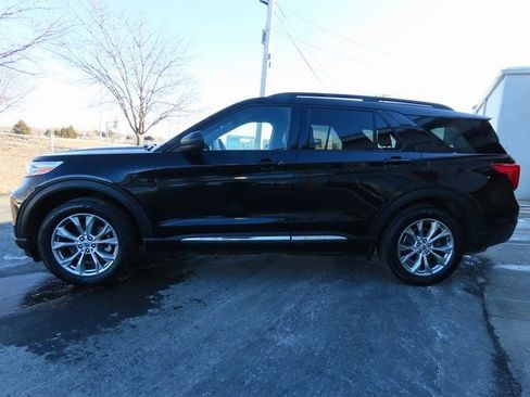 Used 2020 Ford Explorer XLT w/ Equipment Group 202A image 4