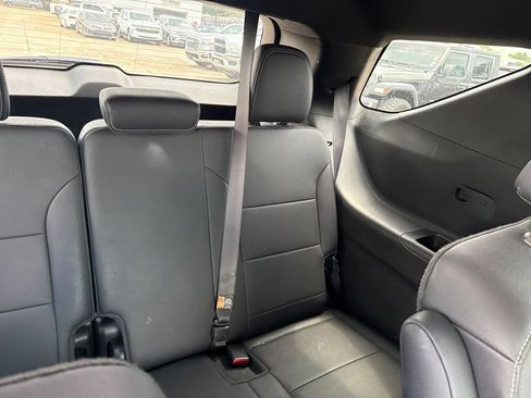 Used 2025 Chevrolet Traverse LT AWD/4WD image 14