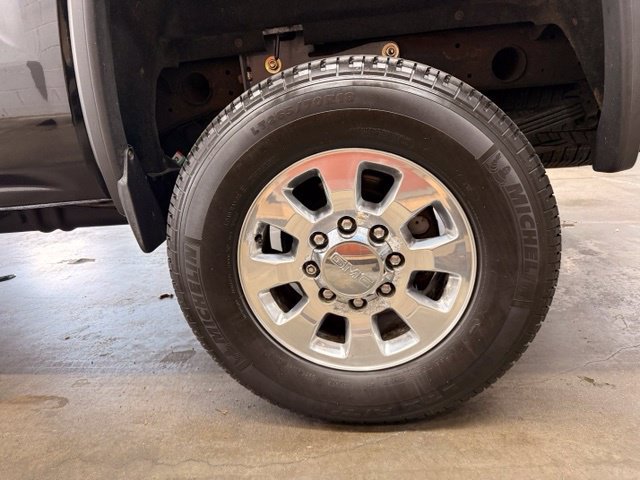 Used 2015 GMC Sierra 2500 SLT w/ Driver Alert Package AWD/4WD image 9