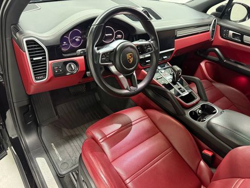 Used 2022 Porsche Cayenne Platinum Edition image 14
