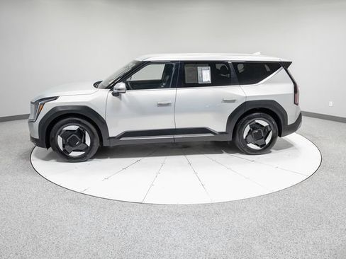 Used 2024 Kia EV9 Light RWD image 35