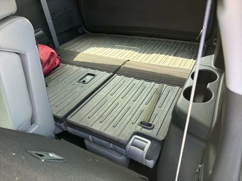 Used 2023 Toyota Highlander Limited FWD image 11