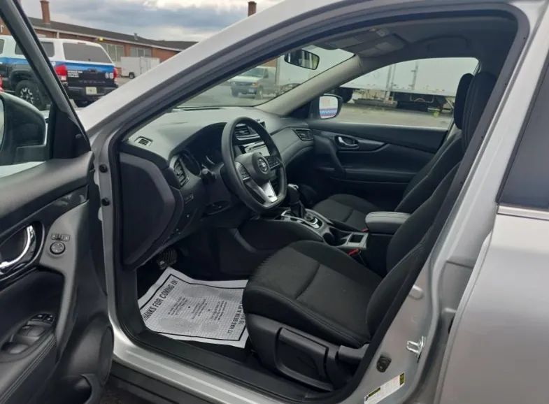 Used 2018 Nissan Rogue S AWD/4WD image 3