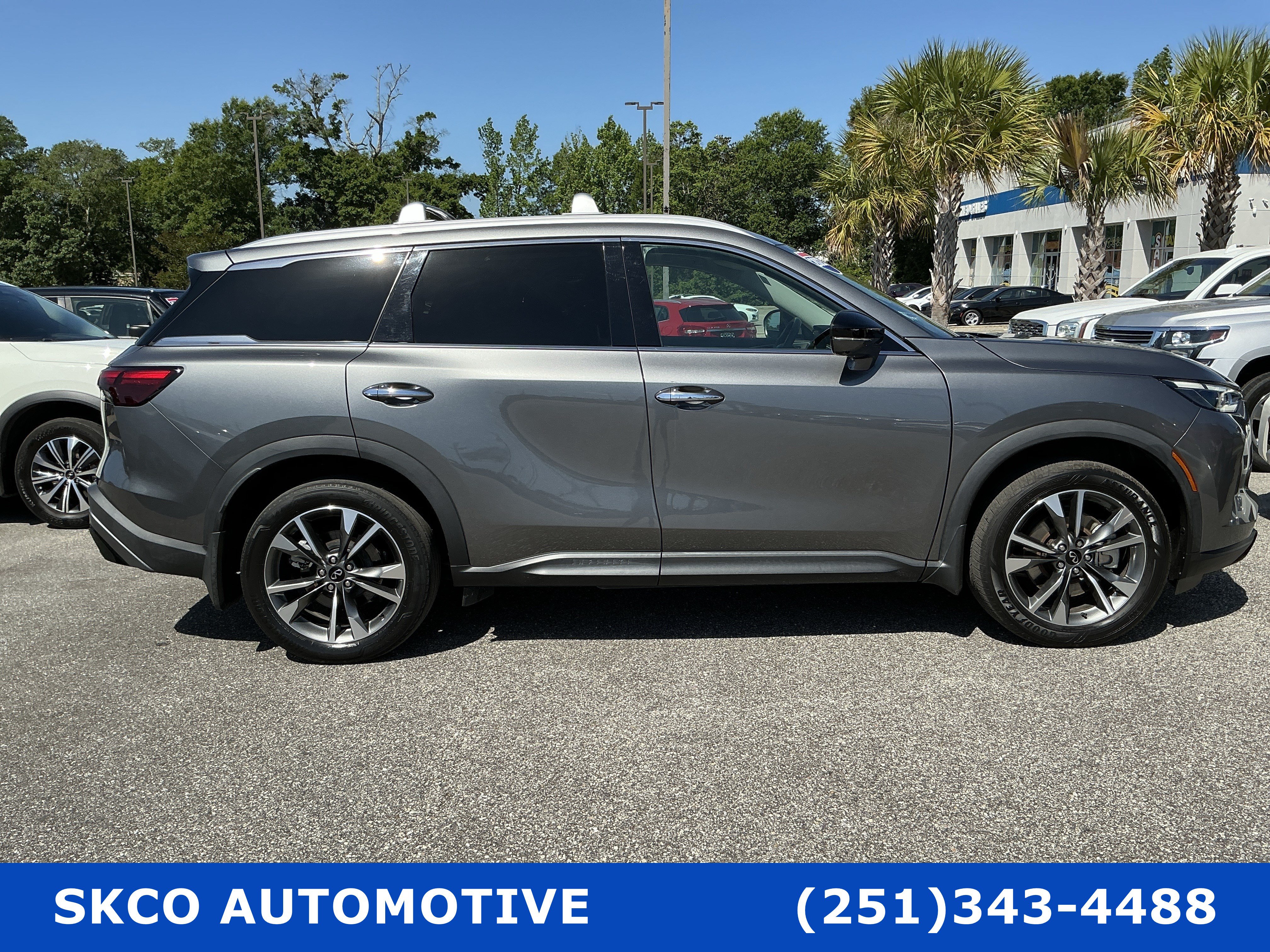 Used 2023 INFINITI QX60 Luxe w/ Cargo Package FWD image 6