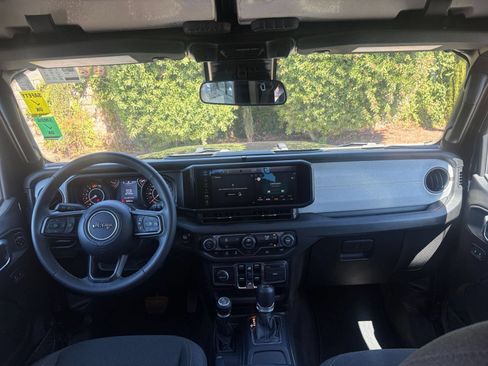 Used 2025 Jeep Wrangler Unlimited Sport AWD/4WD image 32