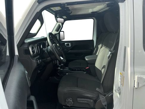 Used 2019 Jeep Wrangler Unlimited Sahara AWD/4WD image 14