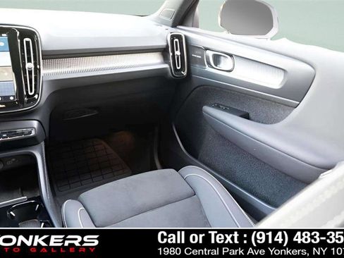 Used 2023 Volvo XC40 B5 Ultimate w/ Protection Package Premier image 54