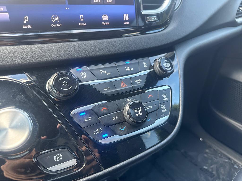 Used 2025 Chrysler Pacifica Select FWD image 21