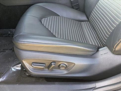 Used 2020 Toyota Camry SE image 12