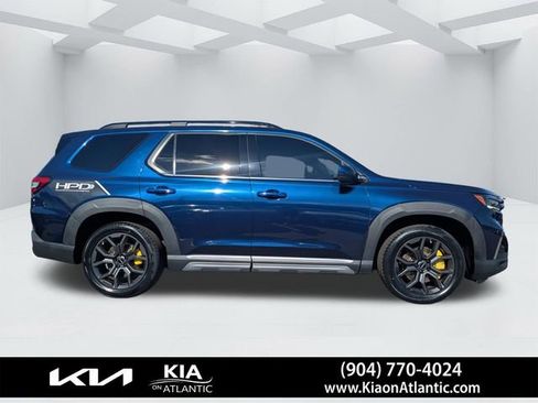 Used 2023 Honda Pilot Touring image 2