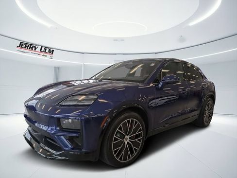 Used 2024 Porsche Macan Turbo Electric AWD/4WD image 8