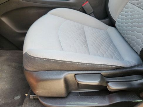 Used 2019 Chevrolet Equinox LS image 20