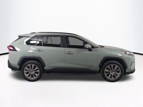 Used 2023 Toyota RAV4 XLE Premium image 4