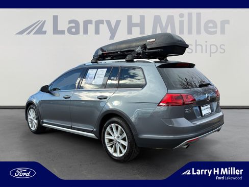 Used 2017 Volkswagen Golf Alltrack SE image 3