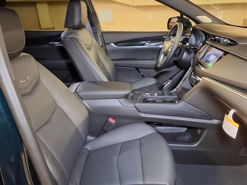Used 2025 Cadillac XT5 Premium Luxury image 6