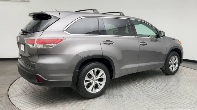 Used 2016 Toyota Highlander Plus AWD/4WD image 2
