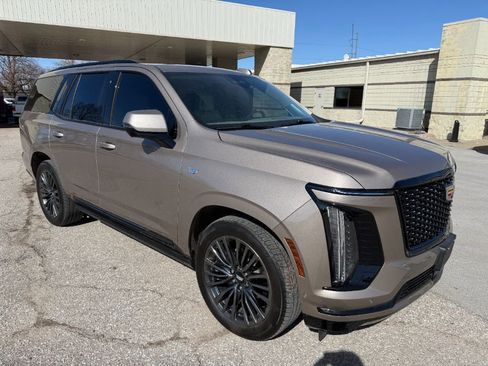 Used 2025 Cadillac Escalade Sport Platinum image 1