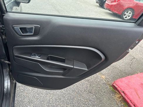 Used 2015 Ford Fiesta SE image 20