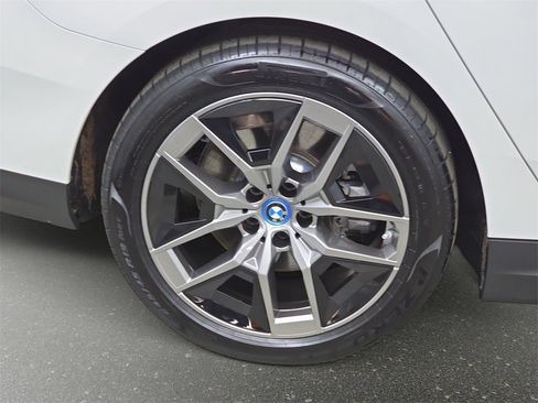 Used 2025 BMW i5 xDrive40 w/ Premium Package image 36