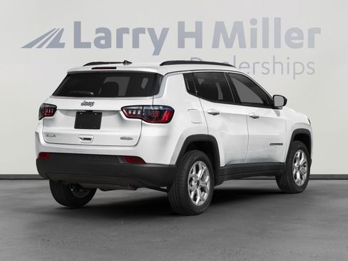 New 2026 Jeep Compass Latitude image 3