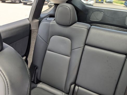 Used 2024 Tesla Model Y Long Range AWD/4WD image 12