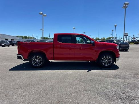 Used 2024 Chevrolet Silverado 1500 LT AWD/4WD image 3