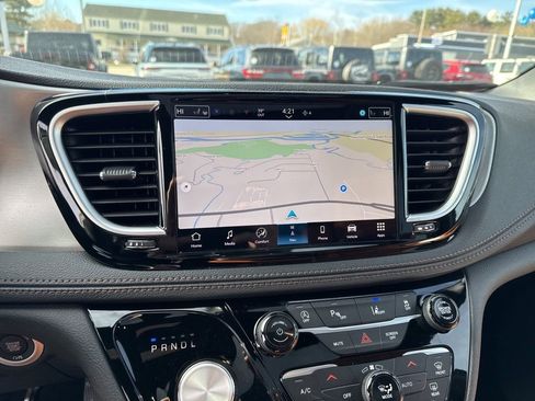 New 2026 Chrysler Pacifica Pinnacle image 13