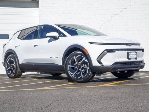 New 2026 Chevrolet Equinox EV LT image 2